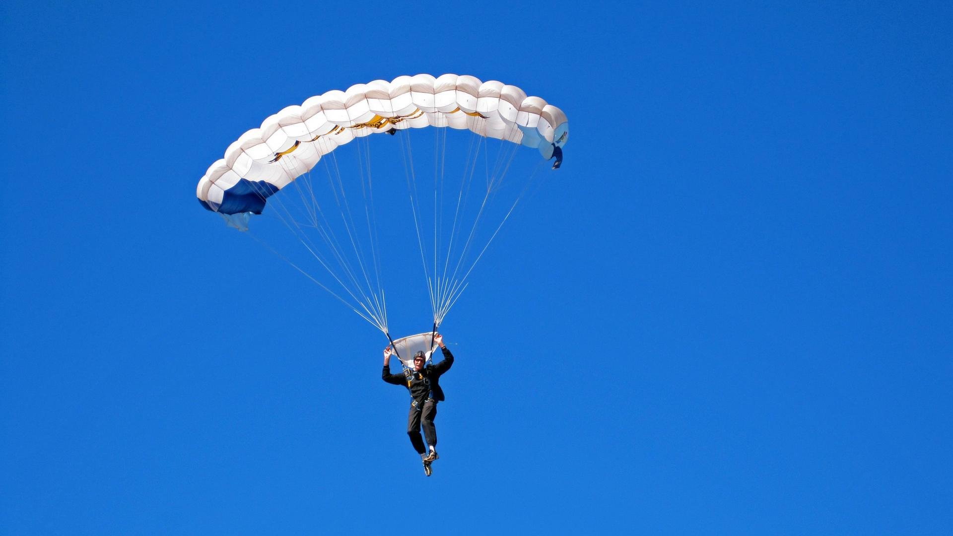 开云·体育全站登录地址-世界田径大奖赛中国站落幕，谢震业再创佳绩，田径世界冠军是谁